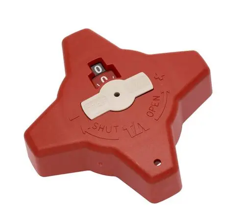 Rotes Handrad mit einem zentralen Drehmechanismus und zwei Ziffernblättern, hergestellt von IMI Hydronic Engineering, angezeigt für die Steuerung einer Armatur.